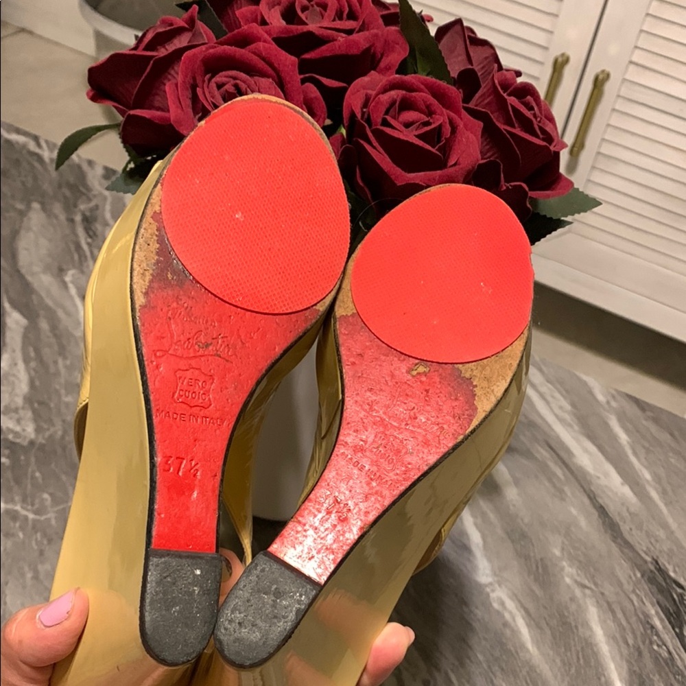 Christian Louboutin - Picture 5 of 5